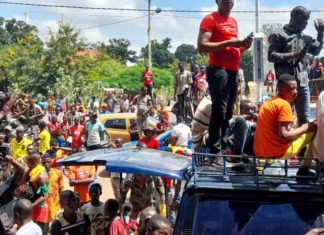 GUINEE : le colonel Mamady Doumbouya interdit les manifestations de soutien