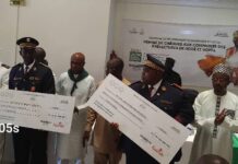 Developpement: Remise des chèques aux Communes des préfectures de Boké et Boffa