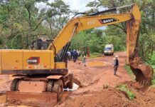 Boké: Le gouverneur Mamadou Camara lance les travaux de réparation des nids de poule de la route Boké-Gaoual