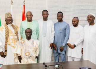 Conakry : le Premier Ministre reçoit le Khalife de Bambilor pour des échanges sur le dialogue interreligieux