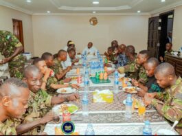 Freetown : les 16 militaires léonais reçus par le vice-président Juldeh Jalloh après leur libération par la Guinée