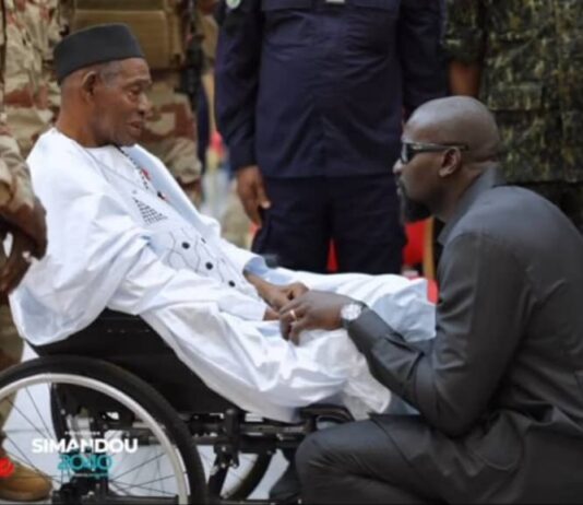 Respect des aînés et devoir de mémoire : Mamadi Doumbouya sous les éloges des anciens combattants