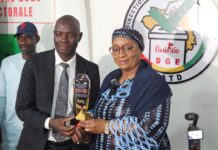 Guinée : La Directrice Générale des Élections, Djenabou Touré, honorée par trois distinctions nationales et africaines