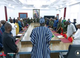 Sécurité nationale : le Président Mamadi Doumbouya préside une réunion exceptionnelle du Conseil Supérieur de Défense Nationale
