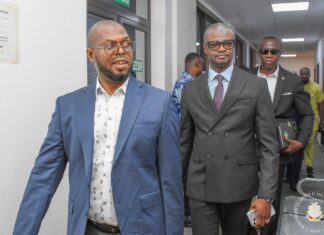 VISITE DU GARDE DES SCEAUX AU TRIBUNAL DU TRAVAIL DE CONAKRY :PLAIDOYER POUR LE RENFORCEMENT D’UNE JURIDICTION STRATÉGIQUE DE LA JUSTICE SOCIALE