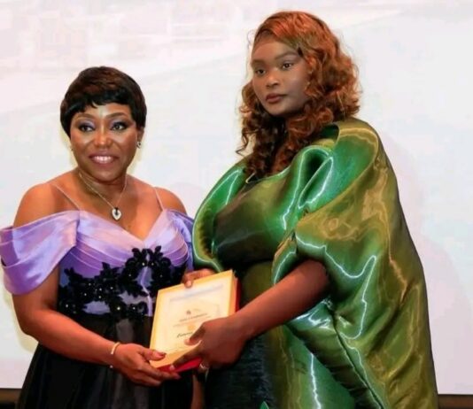 Guinée : une Avocate générale honorée au Salon de l’entrepreneuriat féminin et au Gala des 100 femmes dynamiques
