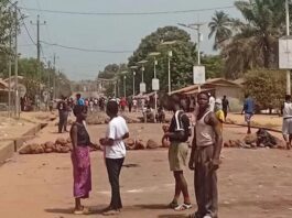 Boffa sous tension : des barricades paralysent la circulation après des coupures d’électricité