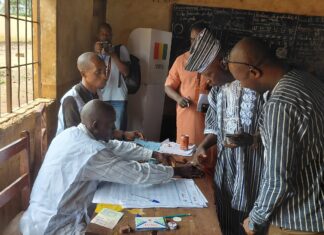 Élections législatives et communales du 31 mai 2026 : le gouverneur de Faranah accomplit son devoir civique et appelle à une participation massive