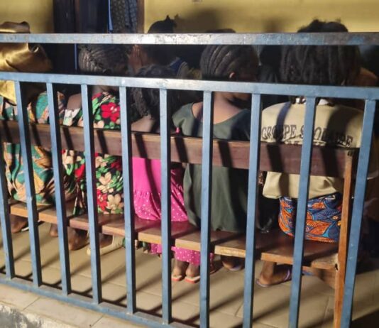 Conakry : plusieurs enfants interpellés lors d’une opération nocturne contre le phénomène des mineurs dans la rue