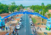 Kindia affirme son identité avec l’inauguration de son tout premier arc de bienvenue