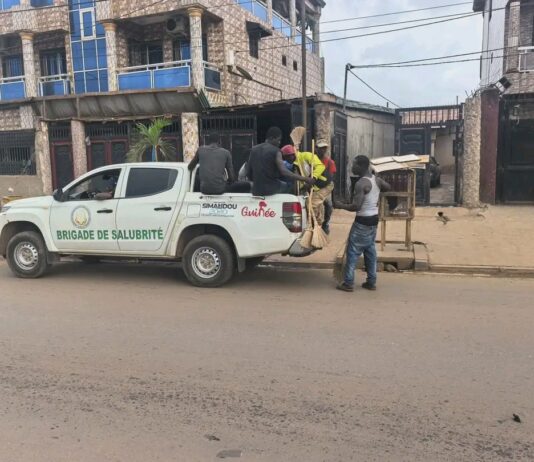 Conakry : des responsables de ménages, chefs de quartier et chefs de secteur interpellés pour des dépôts sauvages de déchets