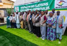 Élections législatives et communales : le chef de la mission de la CEDEAO visite plusieurs bureaux de vote à Conakry