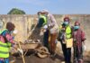 Boké : l’Inspection régionale de la Femme, de la Famille et des Solidarités célèbre la Journée de l’Enfant africain par l’assainissement de l’école élémentaire de Gorèye