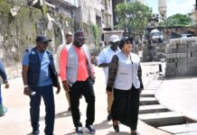 Conakry : la gouverneure Mahawa Sylla inspecte le chantier du nouveau marché ENCO5, achevé à 98 %