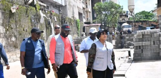 Conakry : la gouverneure Mahawa Sylla inspecte le chantier du nouveau marché ENCO5, achevé à 98 %