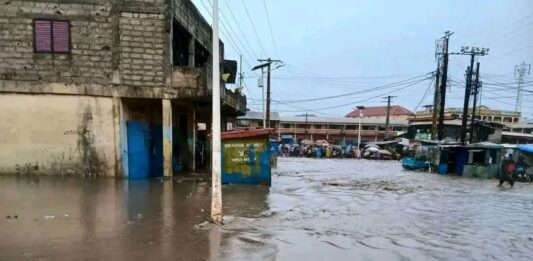 Kindia : de fortes pluies provoquent des inondations et d’importants dégâts matériels dans plusieurs quartiers