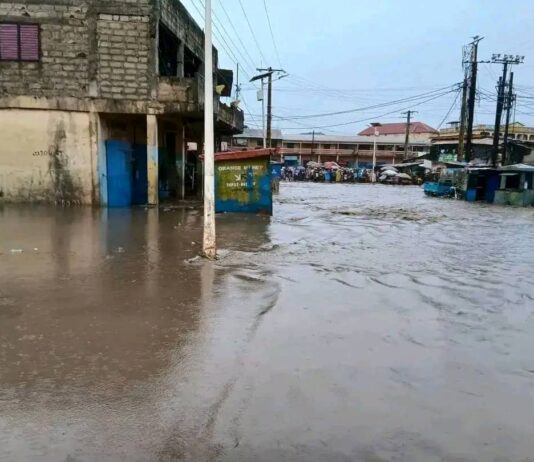 Kindia : de fortes pluies provoquent des inondations et d’importants dégâts matériels dans plusieurs quartiers