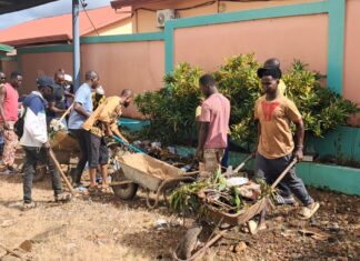 Boké : le Mouvement de soutien à la GMD du secteur 3 de Koulifanya accompagne le nouvel exécutif communal dans l’assainissement de la ville