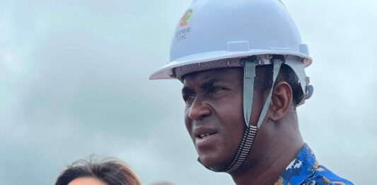 Boffa : le préfet Mamadou Ciré Bah inspecte les travaux de la raffinerie de la SPIC et le chantier de délocalisation du village impacté