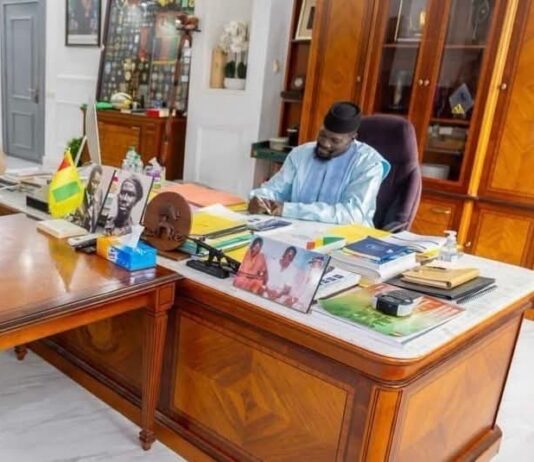 Mamadi Doumbouya réaffirme sa fermeté contre la corruption et annonce une nouvelle organisation administrative