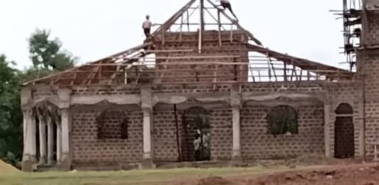 Dinguiraye : les travaux de la mosquée du secteur Soka au point mort, les ressortissants lancent un appel à l’aide