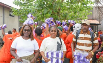 Soutien aux femmes détenues : le ministre de la Justice apporte une assistance aux maisons d’arrêt de Forécariah et Coyah