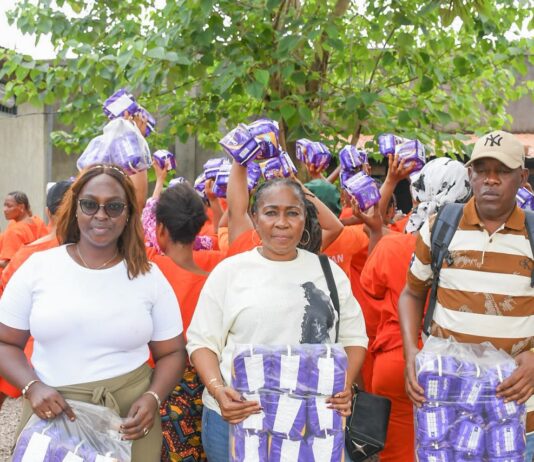 Soutien aux femmes détenues : le ministre de la Justice apporte une assistance aux maisons d’arrêt de Forécariah et Coyah