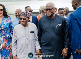 Après l’abandon des poursuites, Ernest Bai Koroma regagne la Sierra Leone