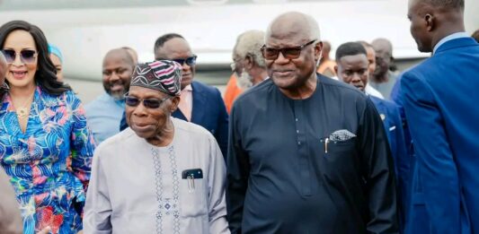 Après l’abandon des poursuites, Ernest Bai Koroma regagne la Sierra Leone