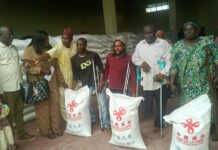 Boké – Humanitaire : la Chine offre 2 450 sacs de riz aux populations vulnérables de la région