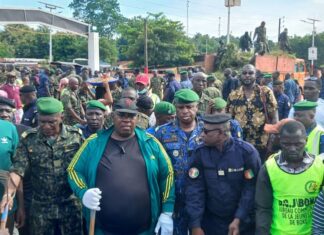 Boké : civils et militaires mobilisés pour assainir la ville avant le 2 octobre