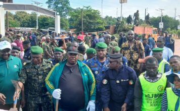 Boké : civils et militaires mobilisés pour assainir la ville avant le 2 octobre