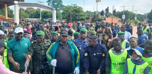 Boké : civils et militaires mobilisés pour assainir la ville avant le 2 octobre