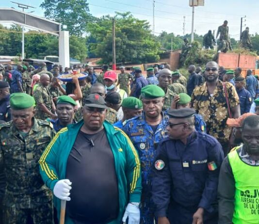 Boké : civils et militaires mobilisés pour assainir la ville avant le 2 octobre