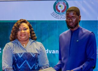 LE PRÉSIDENT DE LA CONFÉRENCE DES CHEFS D’ÉTAT ET DE GOUVERNEMENT DE LA CEDEAO, SON EXCELLENCE BASSIROU DIOMAYE FAYE, EFFECTUE UNE VISITE OFFICIELLE À LA COUR DE JUSTICE DE LA CEDEAO