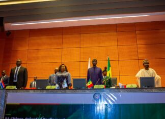 LE PRÉSIDENT EN EXERCICE DE LA CONFÉRENCE DES CHEFS D’ÉTAT ET DE GOUVERNEMENT DE LA CEDEAO EFFECTUE UNE VISITE AU PARLEMENT DE LA CEDEAO
