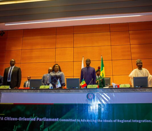 LE PRÉSIDENT EN EXERCICE DE LA CONFÉRENCE DES CHEFS D’ÉTAT ET DE GOUVERNEMENT DE LA CEDEAO EFFECTUE UNE VISITE AU PARLEMENT DE LA CEDEAO